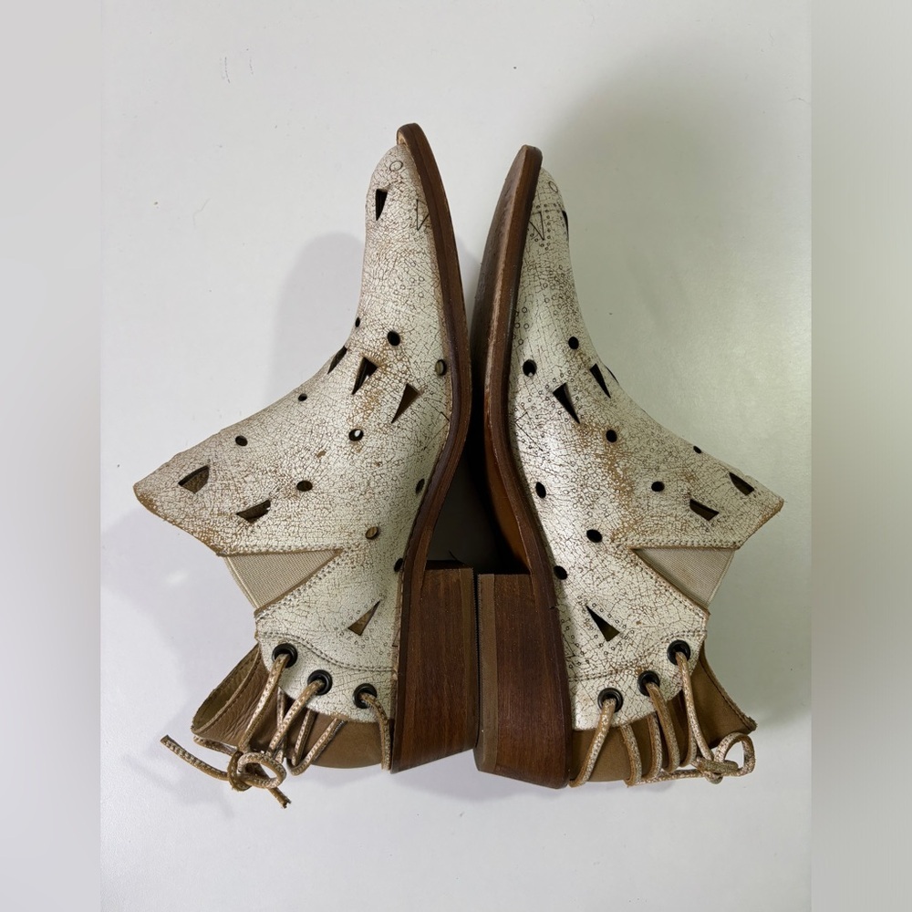 Musse & Cloud White Cutout Leather Ankle Booties with Brown Heel - Picture 4 of 11
